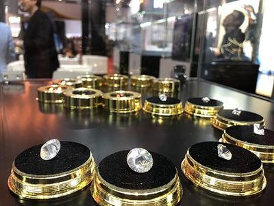 进博会有个“馆中馆”,可现场交易珠宝还有专业机构免费检测