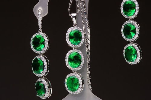 银首饰上面写着,香港珠宝首饰贸易外贸出口首饰是什么意思