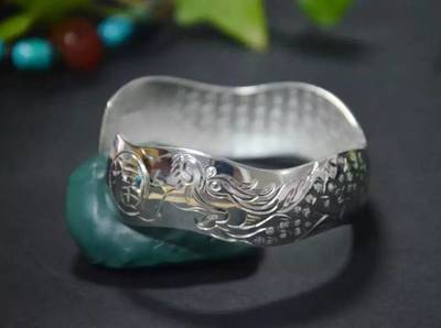 水贝国际珠宝交易中心手镯文化展--“何以致契阔?绕腕双跳脱”