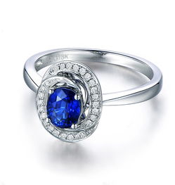 宝石交易商 蓝宝石中的贵族,矢车菊和皇家蓝