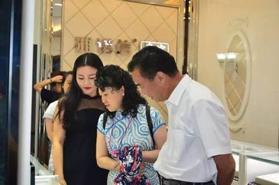 广东省政协领导参观水贝国际珠宝交易中心