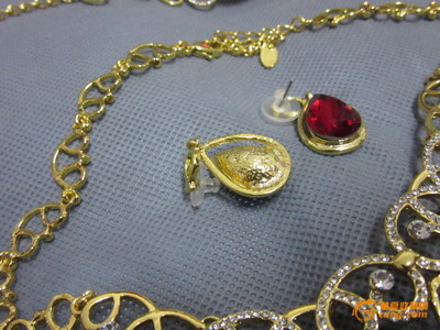 K金红宝石三件套2 珠宝收藏的璀璨选择