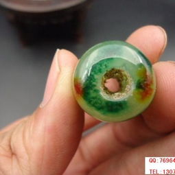 民国遗珍 冰地飘花福禄双全翡翠勒子的鉴赏与市场行情