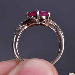 珠宝鉴赏与交易指南 红宝石戒指图片与价格，翡翠与珠宝交易全解析