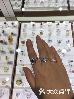 璀璨商机 国际珠宝交易中心市场的繁荣与变革